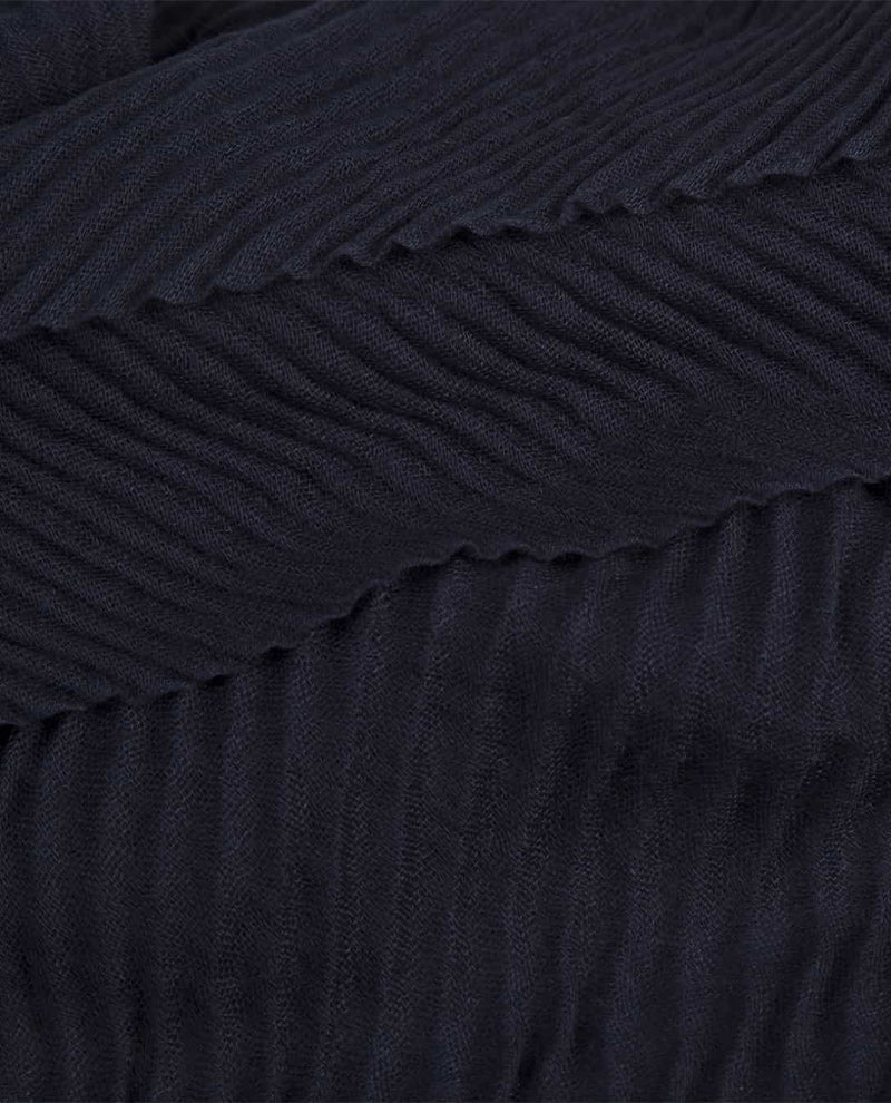 NAVY PLEAT SCARF